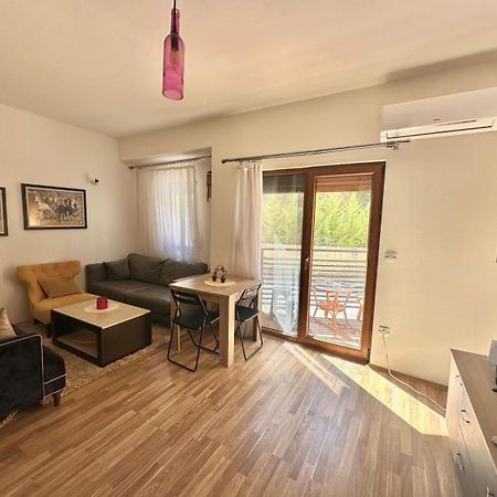 Forest View Apartment 马夫罗沃 外观 照片